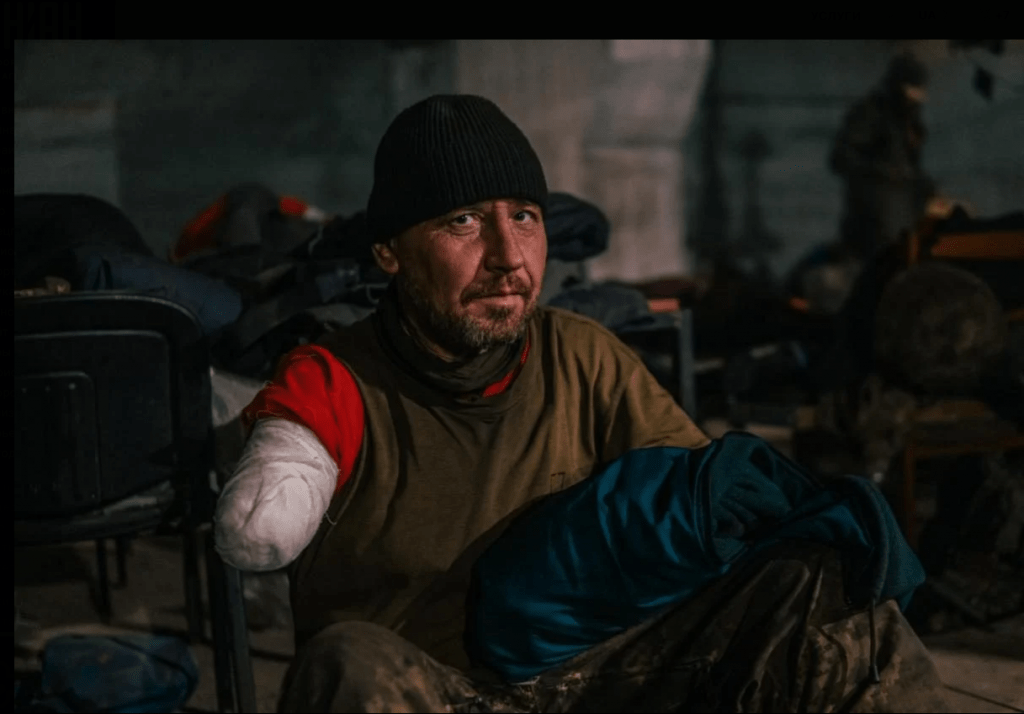 /FOTO REPORTAJ/ Imagini cu luptători din buncărele uzinei Azovstal: Unii au membrele amputate sau răni deschise bandajate