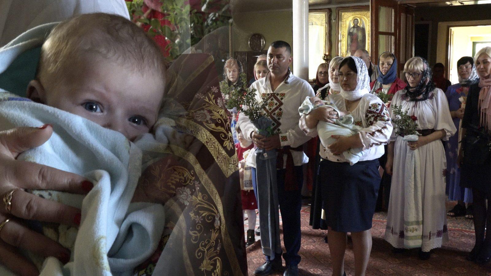 /VIDEO/ Un copil din Bucea a fost botezat după tradițiile moldovenești, în raionul Rîșcani