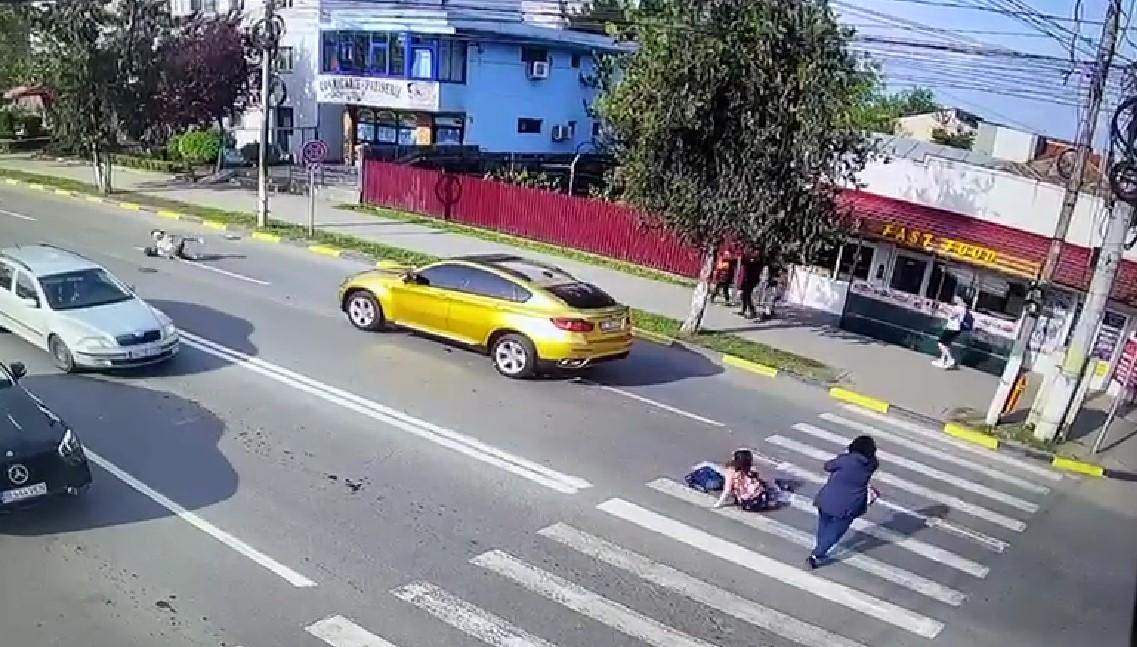 /VIDEO/ Două minore lovite din plin, chiar în timp traversau strada. Momentul impactului