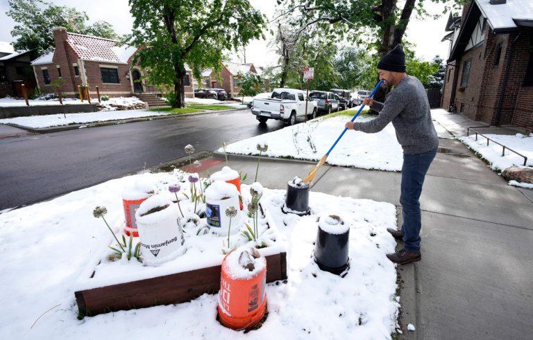 /FOTO/ Fenomen neobișnuit în Colorado, SUA. Ninsori și temperaturi care au scăzut de la 30 de grade Celsius până la limita înghețului