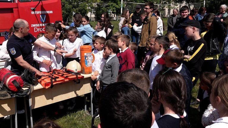Reguli de siguranță și distracție pentru elevii din Pelinia. Ce sfaturi au primit aceștia de la polițiști