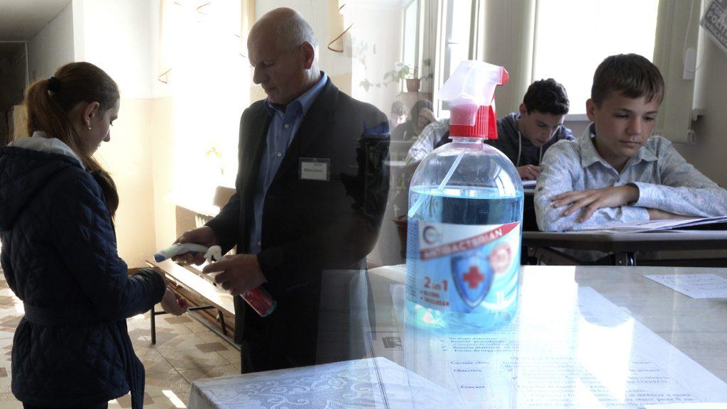 În unele școli din nord încă se mai respectă regulile de prevenire a COVID-19