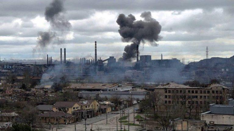 Peste 260 de luptători ucraineni evacuaţi din Azovstal