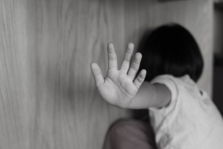 Comisia Europeană propune noi norme pentru combaterea abuzului sexual asupra copiilor