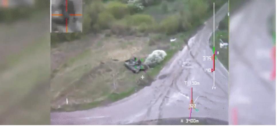 Militarii ucraineni au distrus un tanc al armatei ruse cu ajutorul unei drone kamikaze primite de la americani