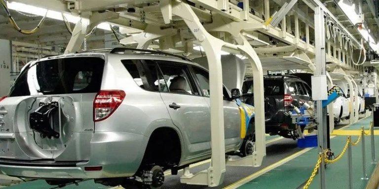 Toyota частично остановит производство из-за перебоев с поставками запчастей