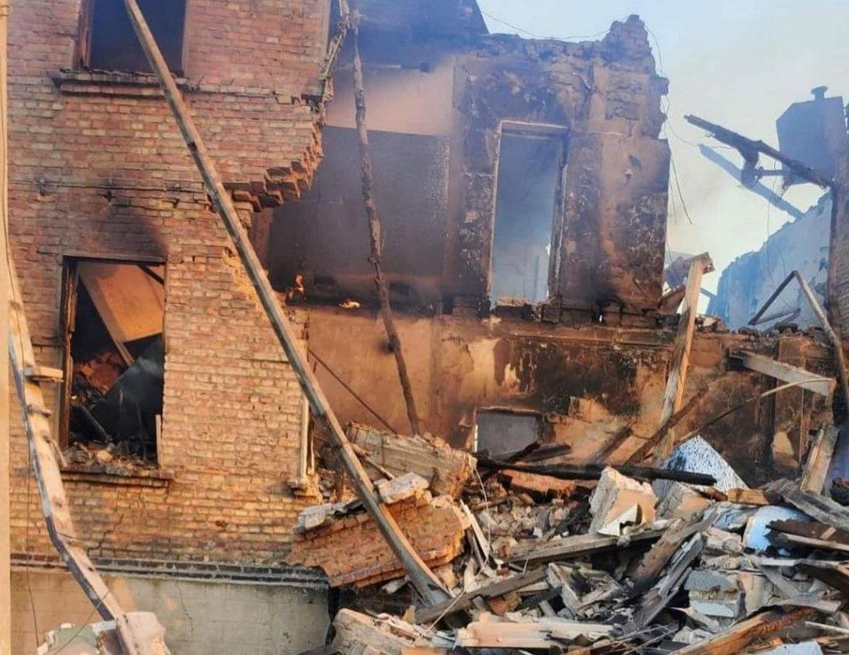 /VIDEO/ 60 de oameni au murit după ce rușii au bombardat o școală din Lugansk