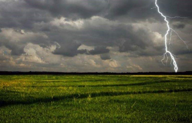 Avertizare meteo! În nordul țării vom avea averse însoțite de descărcări electrice