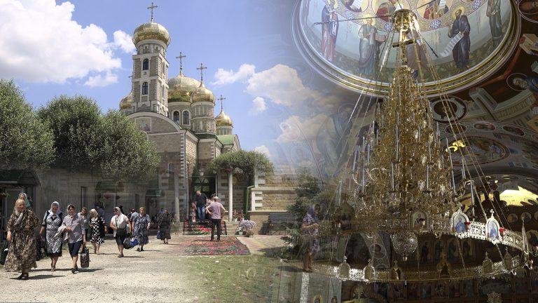 /VIDEO/ Peste 500 de oameni au participat la sfințirea Policandrului de la Mănăstirea din Glinjeni