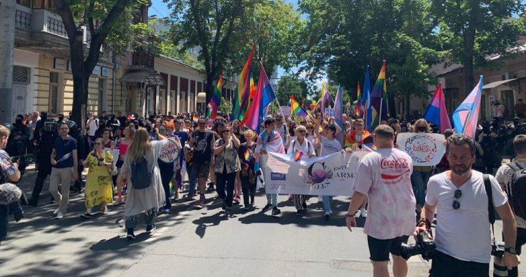 /FOTO/ Șase deputați din PAS au participat la marșul din Chișinău, organizat de comunitatea LGBT