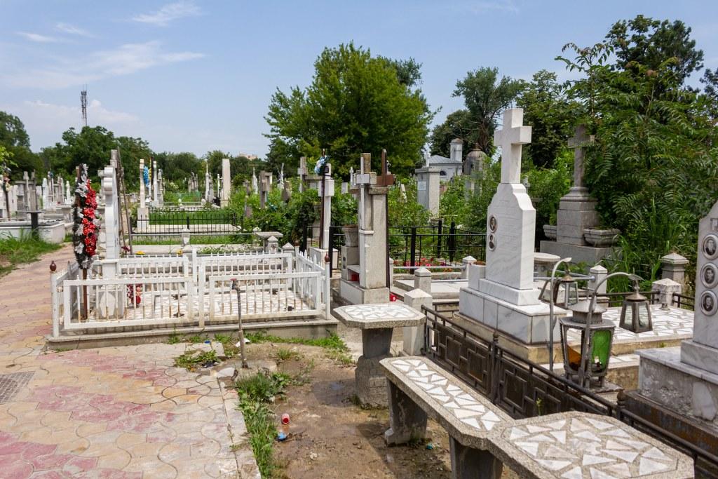 Un bărbat a fost găsit spânzurat într-un cimitir din raionul Briceni