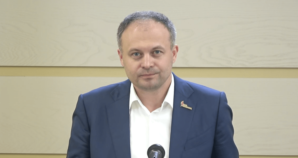 Percheziții la domiciliul lui Andrian Candu. Este bănuit de îmbogățire ilicită