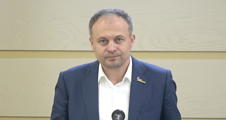 Percheziții la domiciliul lui Andrian Candu. Este bănuit de îmbogățire ilicită