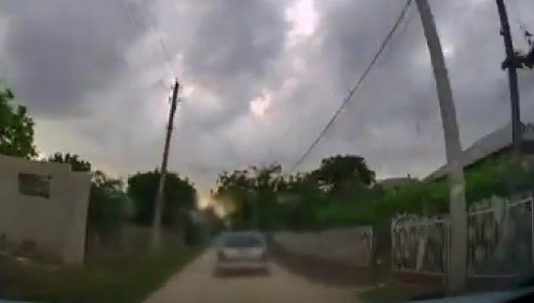 /VIDEO/ Un bărbat de 81 în stare de ebrietate a încercat să fugă de polițiști, dar s-a ales cu dosar penal