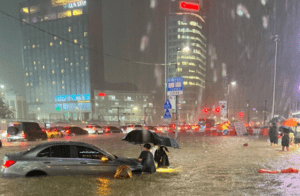 /FOTO/ Cele mai puternice ploi din ultimii 80 de ani. Cel puţin 7 morţi şi 7 persoane date dispărute la Seul din cauza inundaţiilor