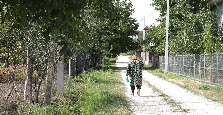 SE GÂNDESC DE DOUĂ ORI ÎNAINTE SĂ CUMPERE CEVA