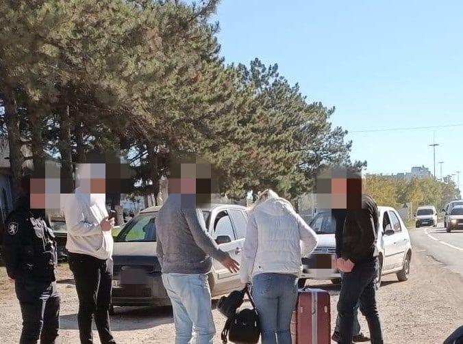 O femeie din Florești, reținută pentru 72 de ore, fiind învinuită de proxenetism. A racolat trei tinere din Bălți