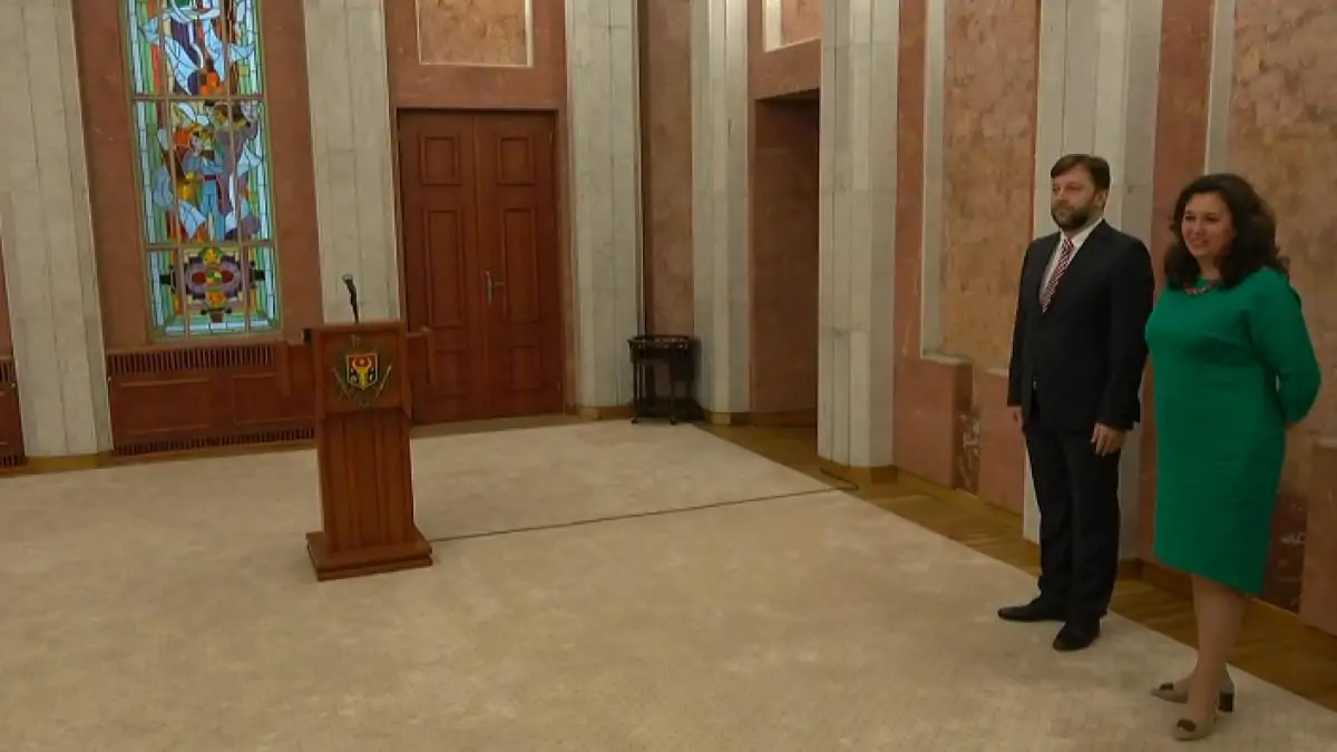 /VIDEO/ Alaiba și Iordanov au depus jurământul de învestire în funcția de miniștri