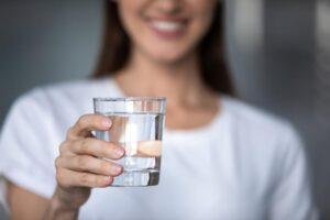 Necesarul de apă: câtă apă trebuie să bei într-o zi?