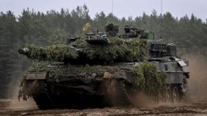 Germania va permite Poloniei să trimită în Ucraina tancurile Leopard