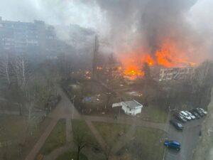 Un elicopter s-a prăbușit lângă o grădiniță de lângă Kiev. 16 oameni au murit, printre care doi copii și ministrul Afacerilor Interne din Ucraina