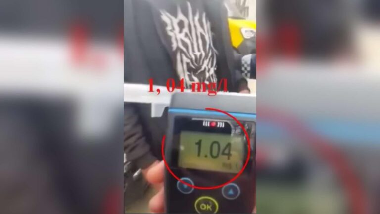 Șofer testat cu alcooltest Dräger în Rîșcani, poliția oprește mașină, alcoolemie mare