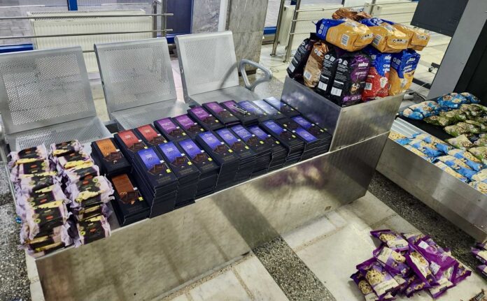 Produse alimentare nedeclarate depistate de vameși la postul Leușeni