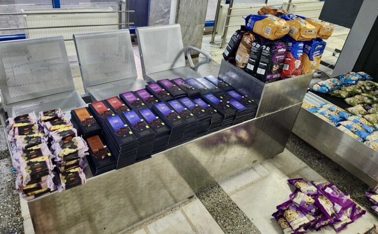 Produse alimentare nedeclarate depistate de vameși la postul Leușeni