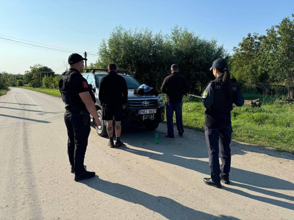 Echipaj mixt IGC–IGPF oprește doi bărbați la frontieră în zona Medveja–Slobodca