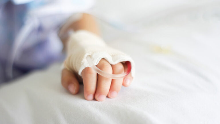 Doi copii internați la spitalul raional Briceni după ce au suferit arsuri termice de gradul doi.