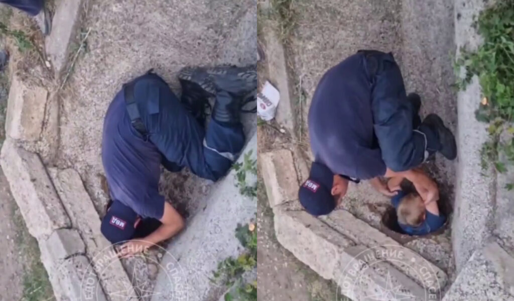 Pompieri din Tiraspol scot un copil blocat într-o conductă de drenaj.