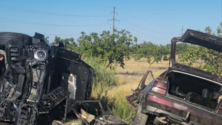 Mașini avariate după accidentul frontal de pe traseul M3, în apropiere de Burlăceni, Cahul