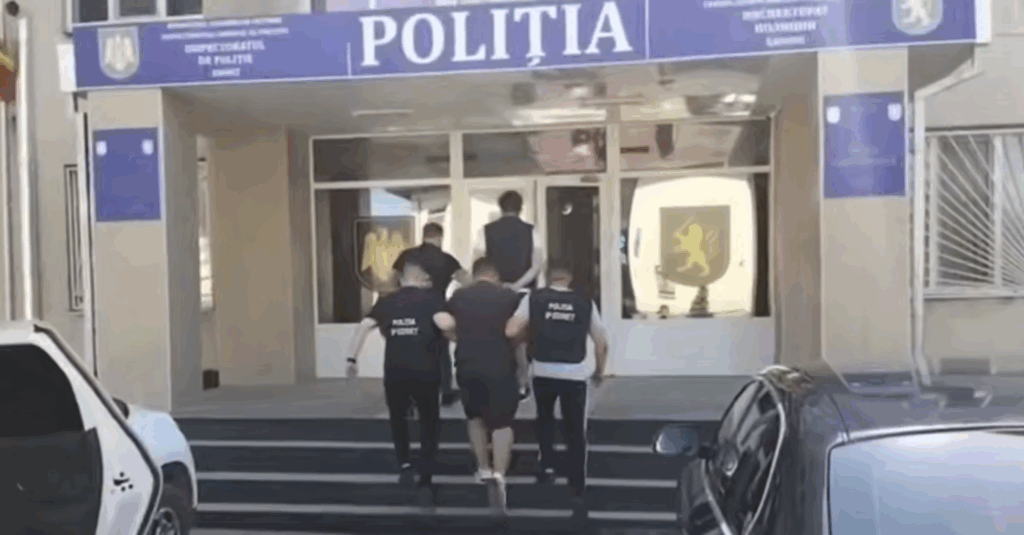 „Polițiștii din Edineț rețin doi tineri bănuiți de escrocherii online prin investiții fictive”