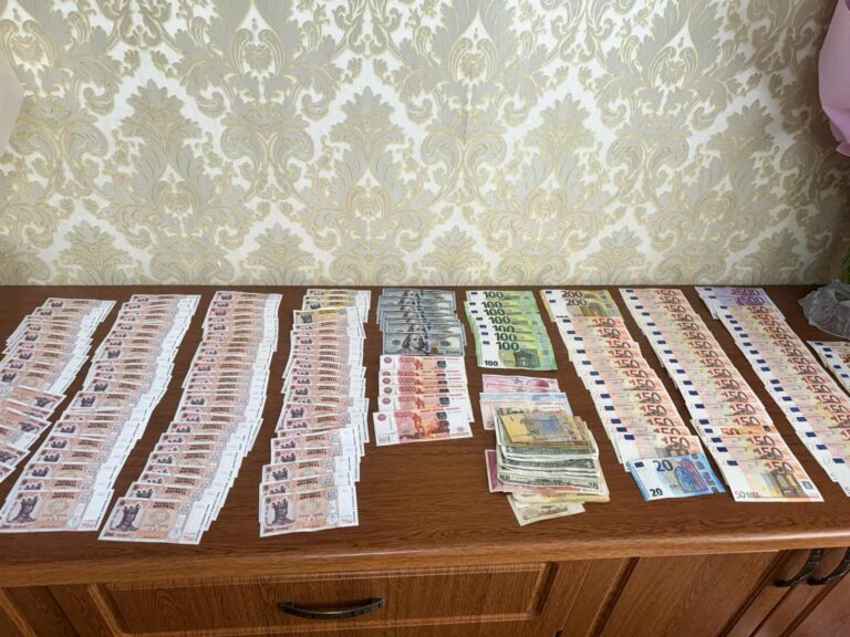 Ofițerii CNA efectuează percheziții la Comrat într-un dosar de finanțare ilegală a unui partid politic, vizând un viceprimar și alți responsabili locali.