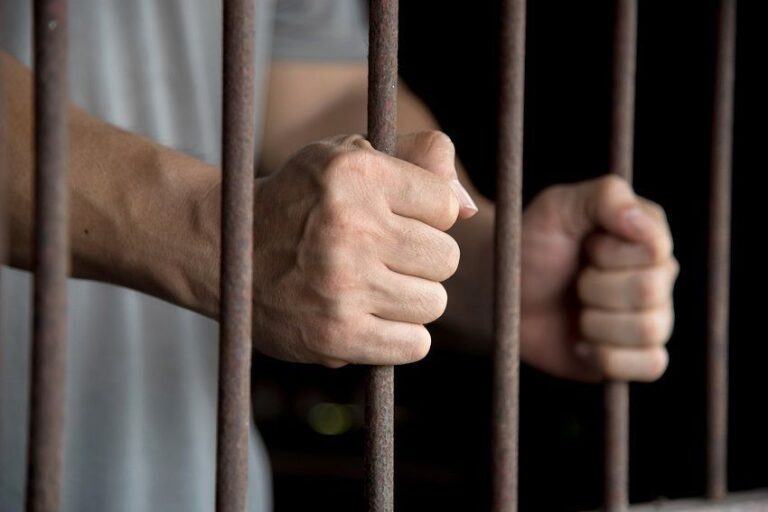Judecătoria Bălți a condamnat un bărbat de 35 de ani la 18 ani de închisoare pentru omor intenționat.