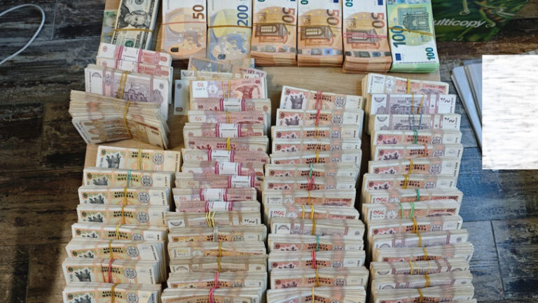 Percheziții la o instituție de învățământ privată, vizată într-un dosar de evaziune fiscală și spălare de bani de peste 11 milioane lei.