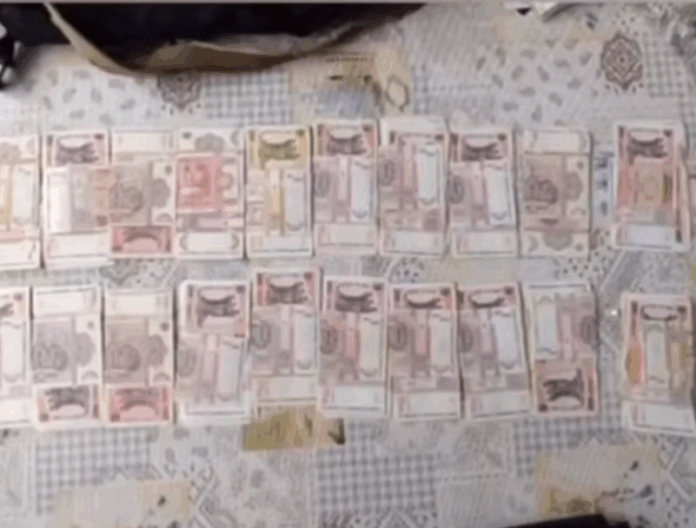Polițiștii din Glodeni au ridicat droguri, arme și bani în urma perchezițiilor