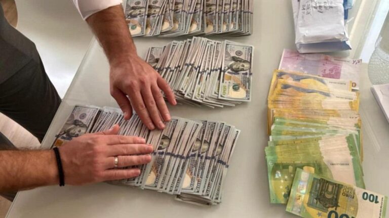 Polițiști și procurori efectuează percheziții în municipiul Bălți într-un dosar de corupere electorală.