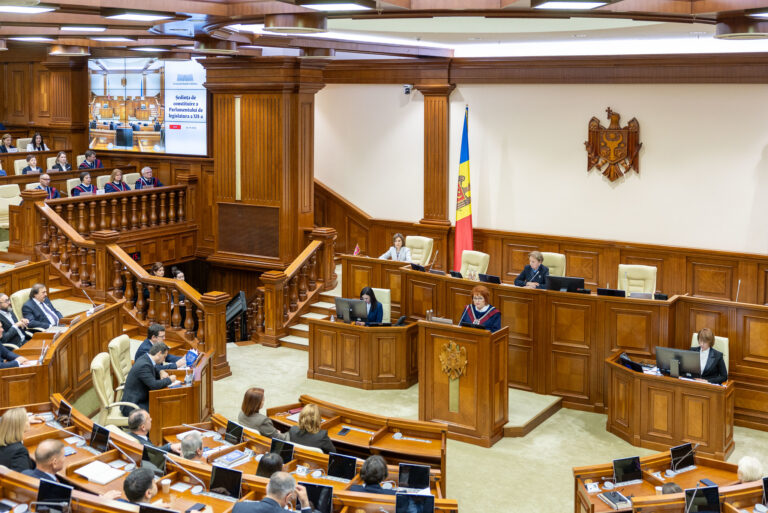 Deputata Doina Gherman, liderul fracțiunii PAS, la prima ședință a Parlamentului de legislatura a XII-a, 28 septembrie 2025.