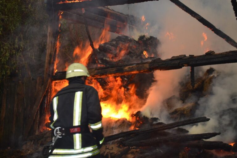 Pompieri IGSU sting incendiul unei locuințe din satul Dămășcani, raionul Rîșcani.