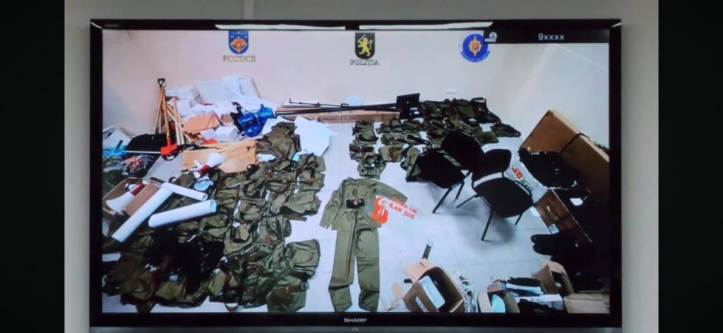 Ofițerii INI și PCCOCS efectuează percheziții în nordul Moldovei într-o cauză privind destabilizări și instruiri în Serbia.