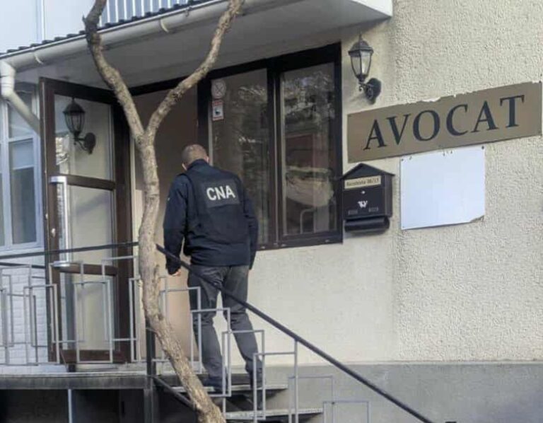 Avocat din Dondușeni reținut după perchezițiile CNA și Procuraturii Anticorupție