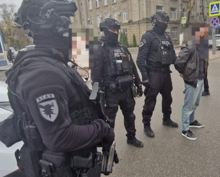 Mascații BPDS „Fulger” rețin un bărbat din Sângerei suspectat de șantaj la Bălți