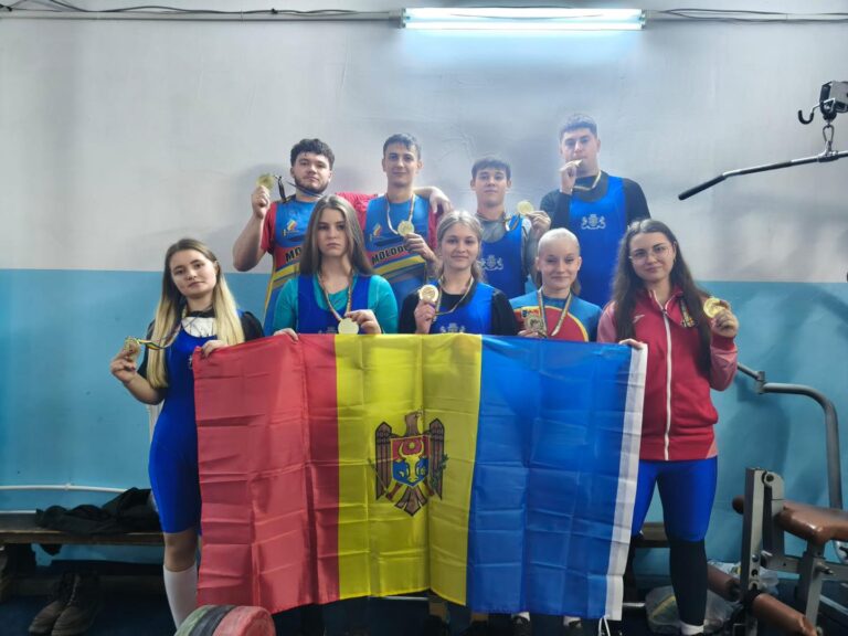 Halterofilii din Bălți au câștigat 9 medalii de aur la Botoșani