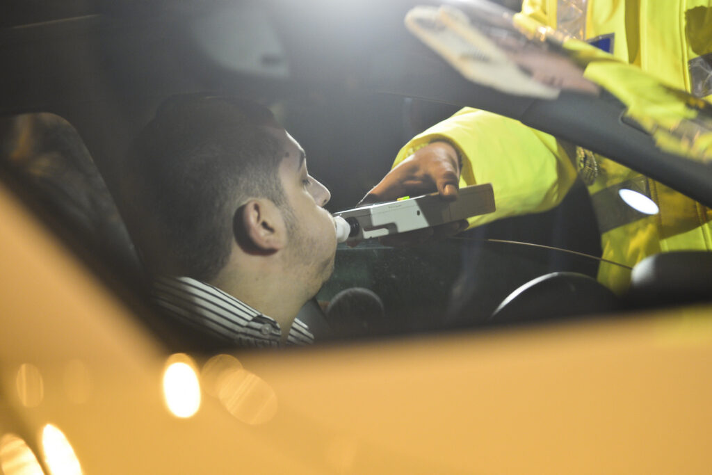 Polițiștii din Bălți opresc un șofer băut și fără permis