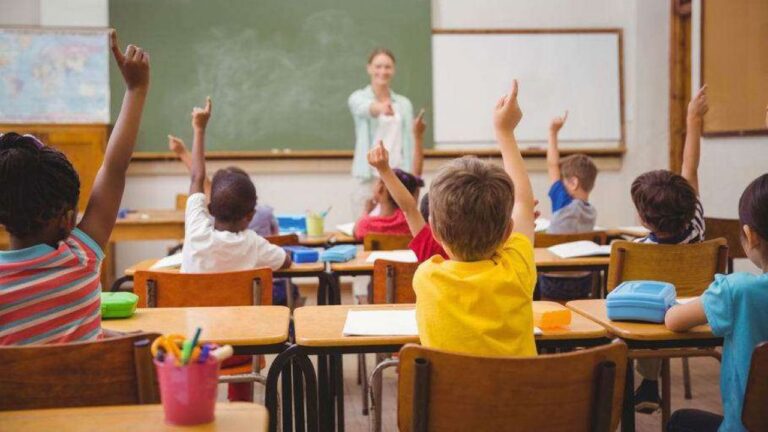 Ministrul Educației Dan Perciun vorbește despre reorganizarea școlilor din Moldova.