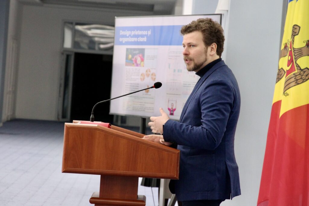 Manuale școlare tipărite și digitale, parte a reformei MEC din educație