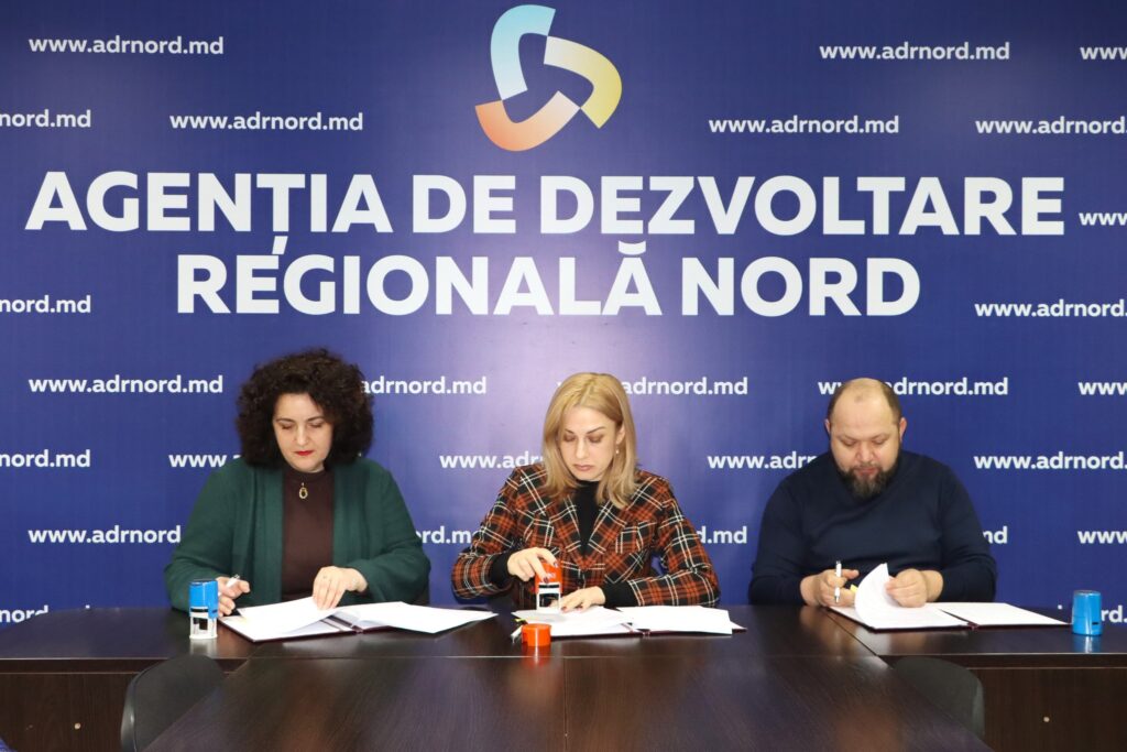 Lucrări de reparație la acoperișul Teatrului Național „Vasile Alecsandri” din Bălți.