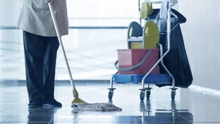 Sediul Serviciului Vamal, unde a fost înregistrat un deces la locul de muncă. Cazul este examinat de autoritățile competente
