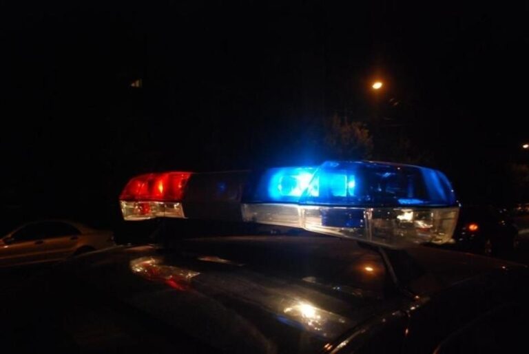 Automobilul oprit de polițiști pe strada Suveranității din Glodeni, într-un caz de conducere în stare de ebrietate.